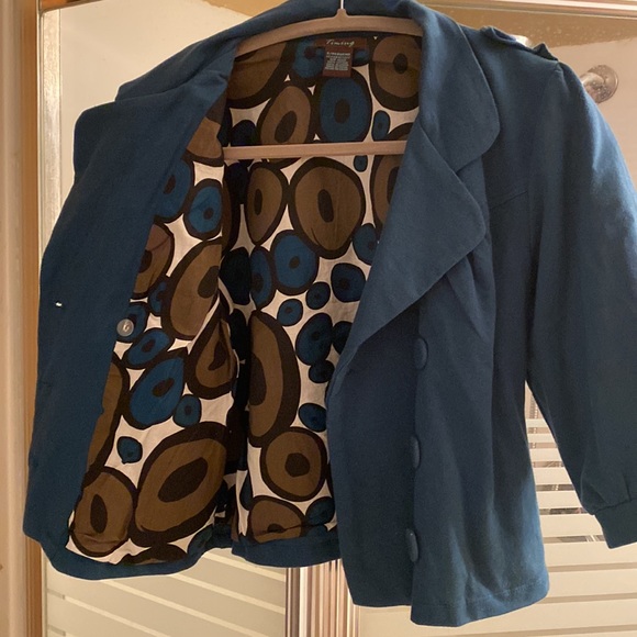Timing Teal blue cropped jacket with bold geometric lining - Picture 5 of 5